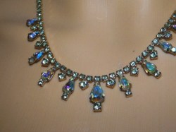 UNMARKED TEARDROP NECKLACE MAIN B